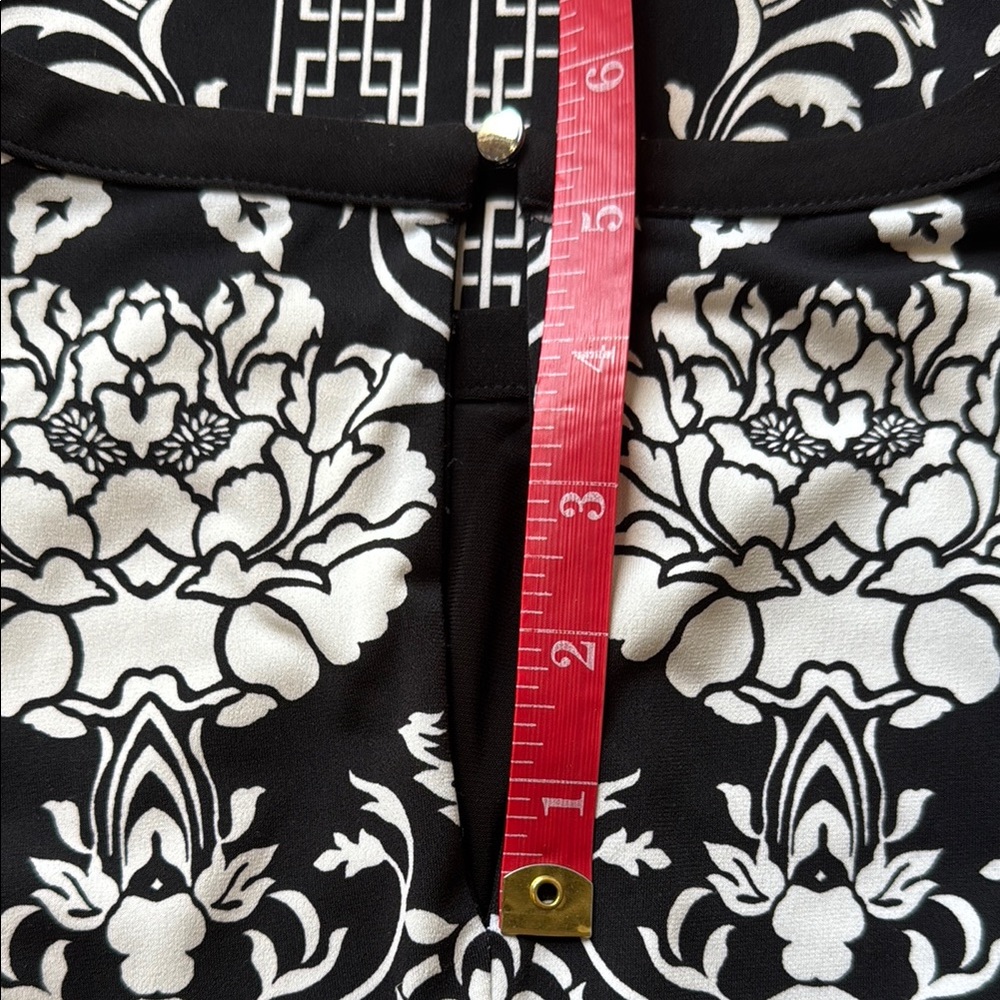 WHBM Elegant Black and White Sleeveless Floral Dress - Picture 8 of 8